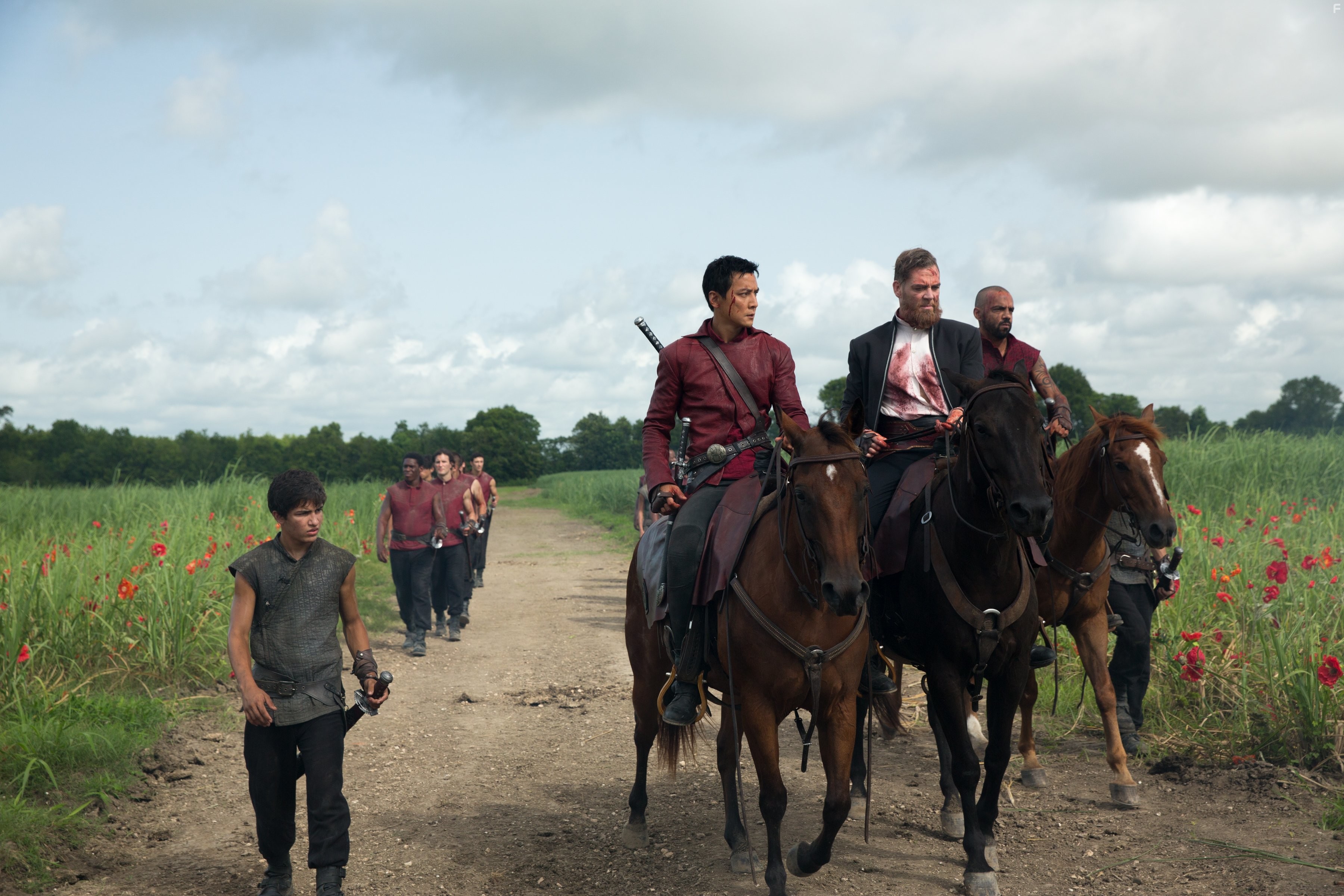 Marton Csokas, Daniel Wu, and Aramis Knight in В пустыне смерти (2015)