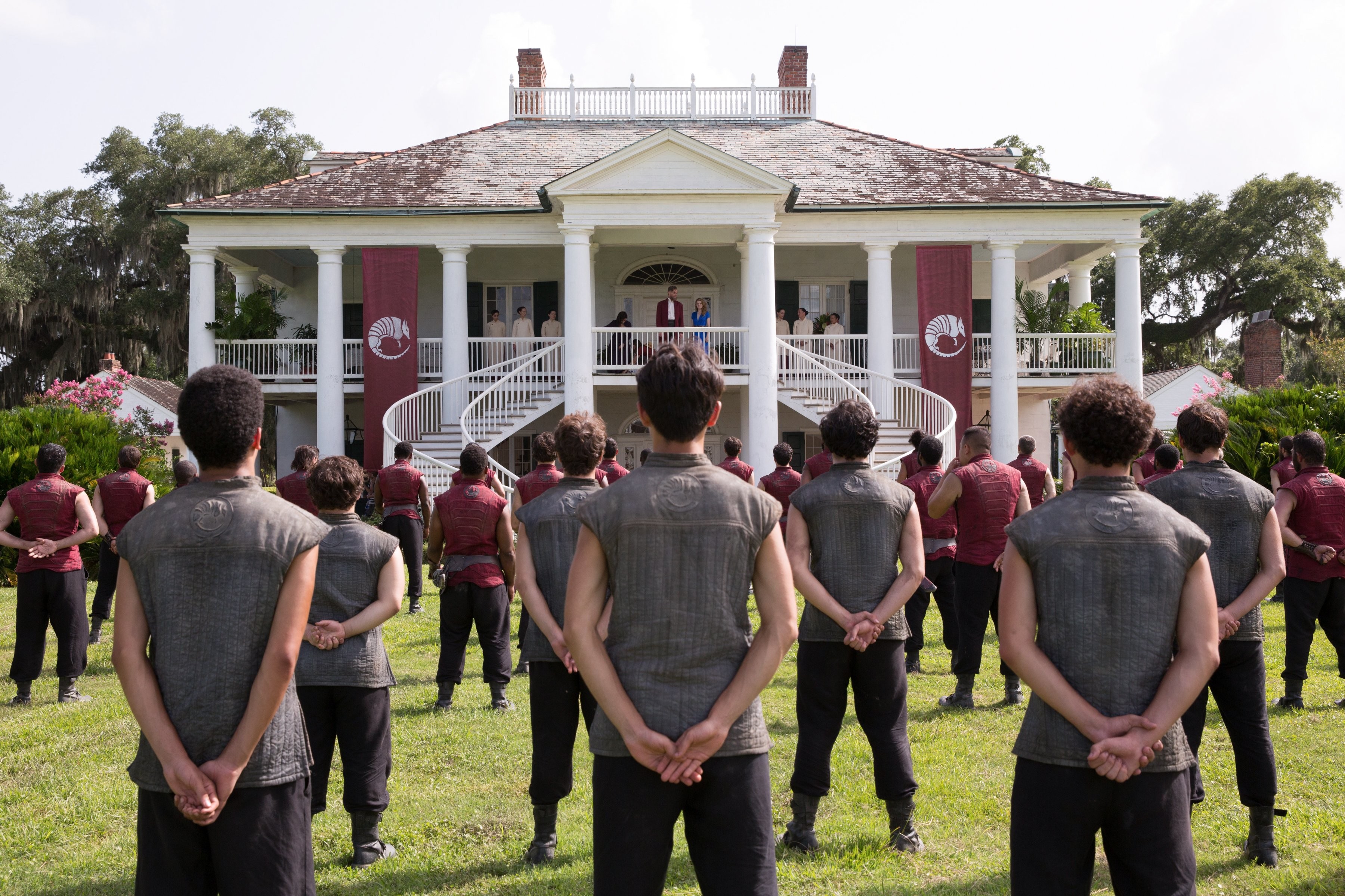 Sarah Bolger, Orla Brady, and Marton Csokas in В пустыне смерти (2015)