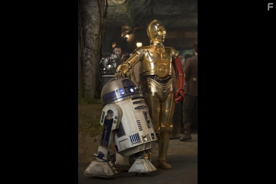Anthony Daniels and Kenny Baker in Звёздные войны: Пробуждение Силы (2015)