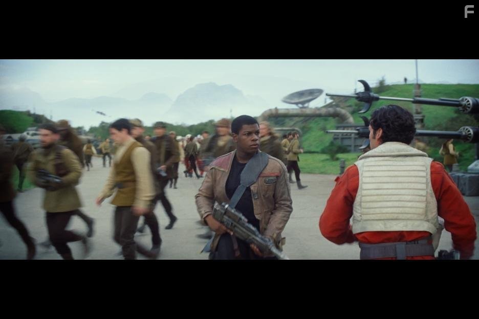 Oscar Isaac and John Boyega in Звёздные войны: Пробуждение Силы (2015)