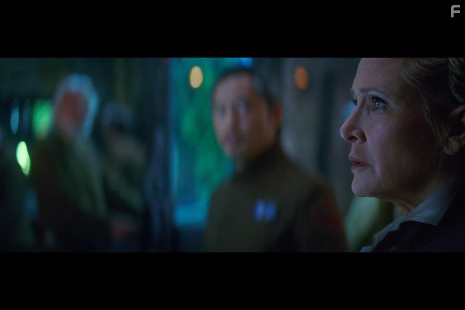 Carrie Fisher and Ken Leung in Звёздные войны: Пробуждение Силы (2015)