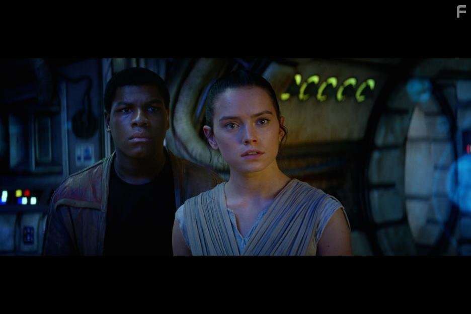 John Boyega and Daisy Ridley in Звёздные войны: Пробуждение Силы (2015)