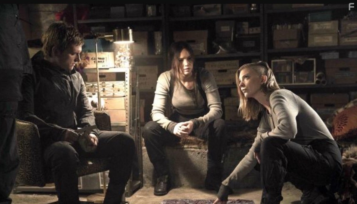 Josh Hutcherson, Natalie Dormer, and Jennifer Lawrence in Голодные игры: Сойка-пересмешница. Часть II (2015)