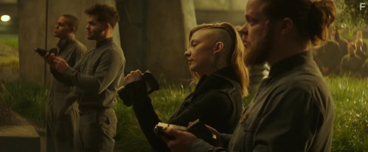 Elden Henson, Wes Chatham, Natalie Dormer, and Evan Ross in Голодные игры: Сойка-пересмешница. Часть II (2015)