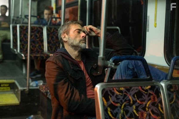 Jeffrey Dean Morgan in Скорость: Автобус 657 (2015)