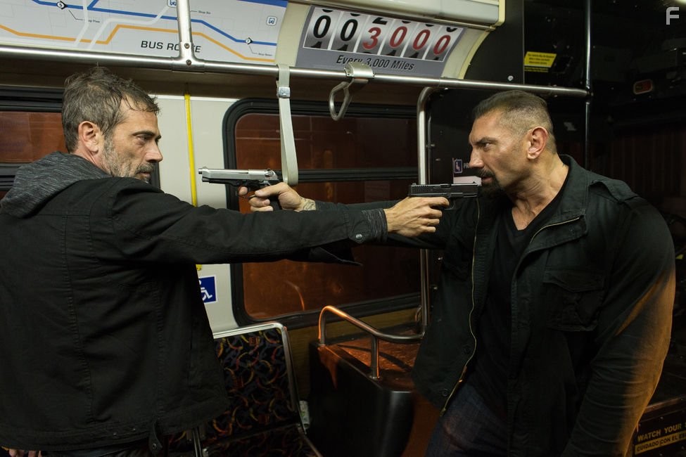 Jeffrey Dean Morgan and Dave Bautista in Скорость: Автобус 657 (2015)