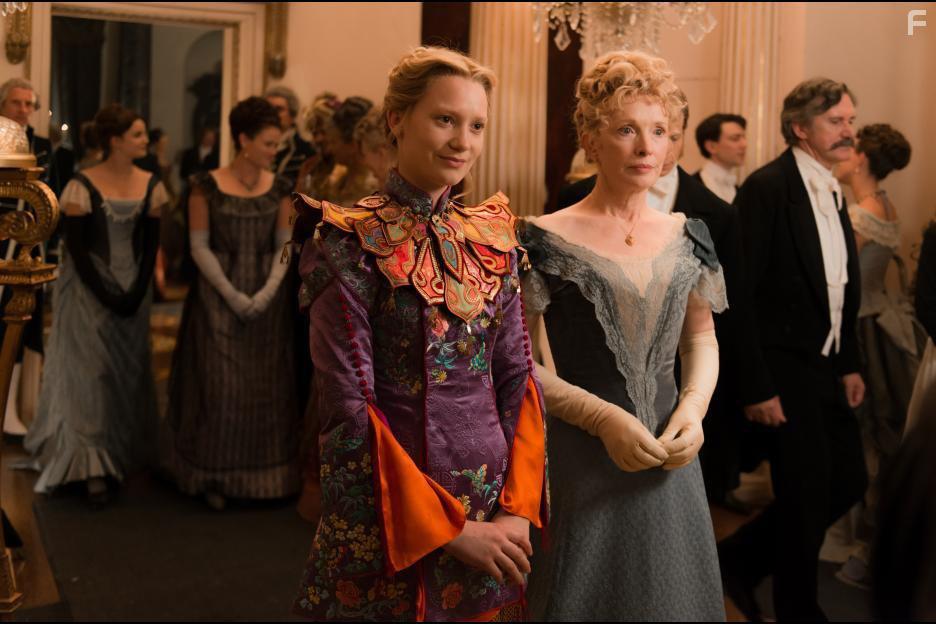 Lindsay Duncan and Mia Wasikowska in Alice Through the Looking Glass (2016)