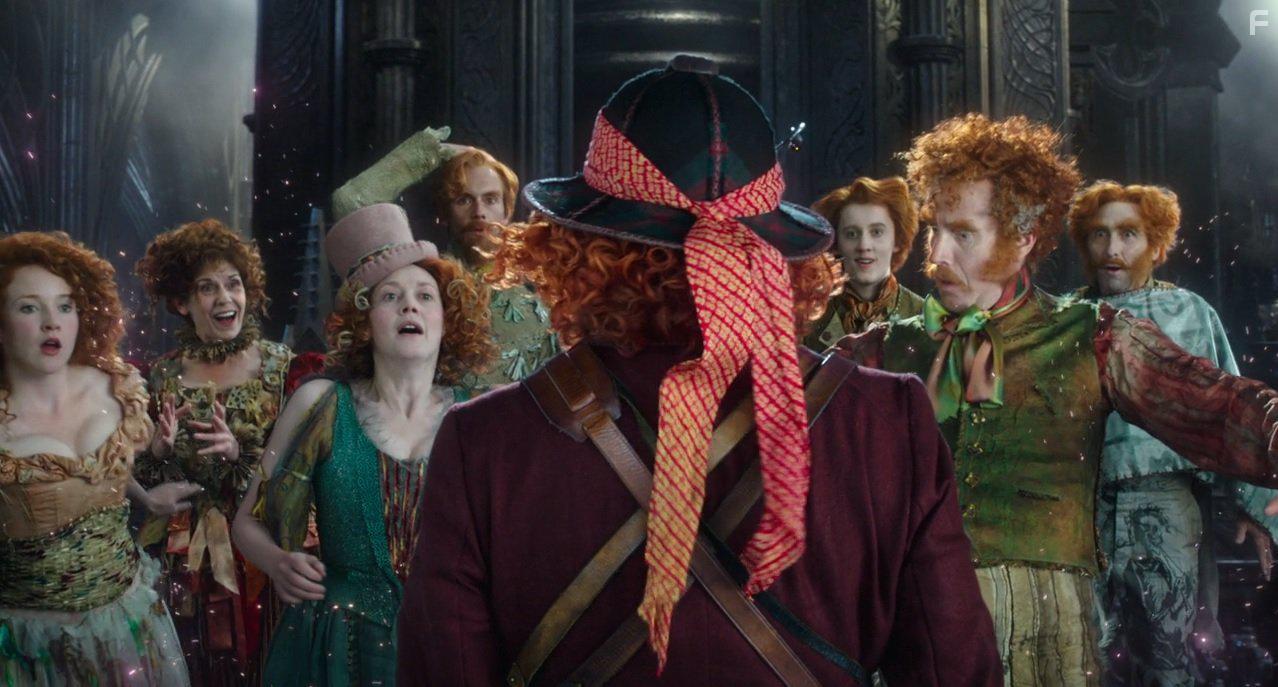 Johnny Depp, Rhys Ifans, Siobhan Redmond, Frederick Warder, Simone Kirby, Tom Godwin, Joe Hurst, and Eve Hedderwick Turner in Alice Through the Looking Glass (2016)