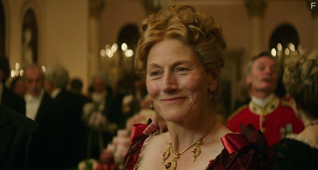 Geraldine James in Alice Through the Looking Glass (2016)