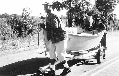 Danny Glover and Joe Pesci in На рыбалку (1997)