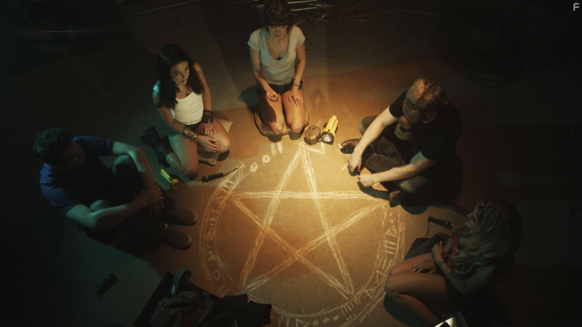 Julin, Justin Arnold, Taylor Tippins, Cameron Deane Stewart, and Katie Bosacki in Knucklebones (2016)