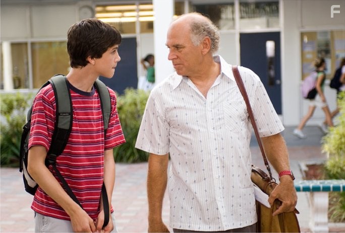 Jimmy Buffett and Logan Lerman in Крик совы (2006)
