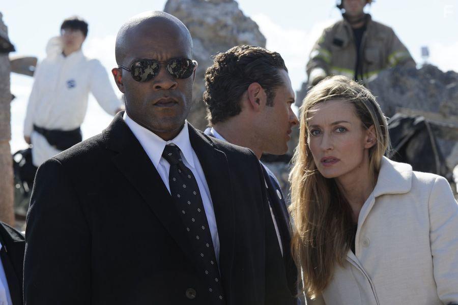 Natascha McElhone, LaMonica Garrett, and Adan Canto in Designated Survivor (2016)