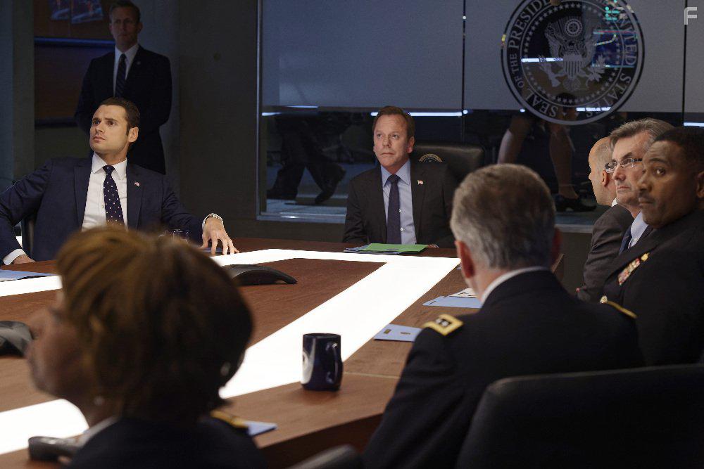 Kiefer Sutherland, Mykelti Williamson, and Adan Canto in Designated Survivor (2016)