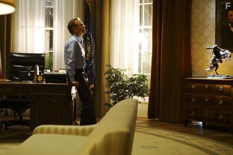 Kiefer Sutherland in Designated Survivor (2016)