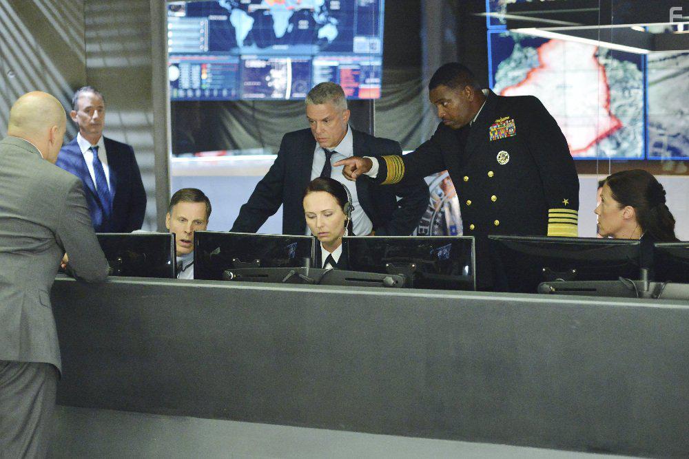 Kevin McNally and Mykelti Williamson in Designated Survivor (2016)