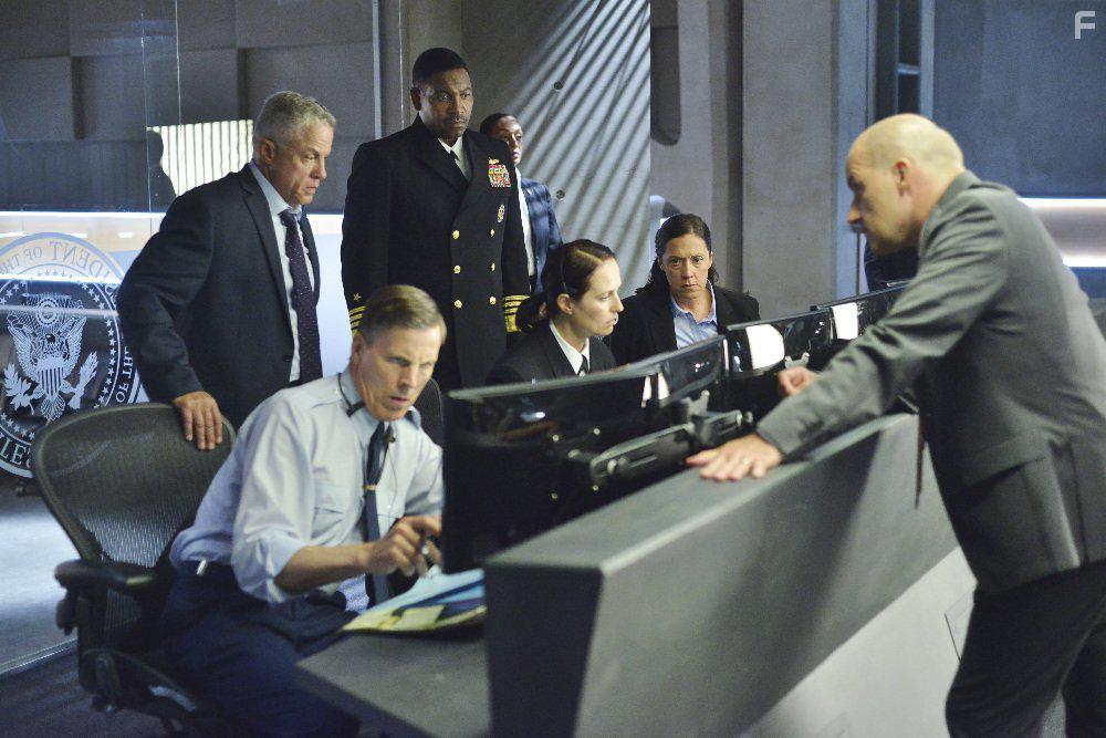 Kevin McNally, Paulino Nunes, and Mykelti Williamson in Designated Survivor (2016)