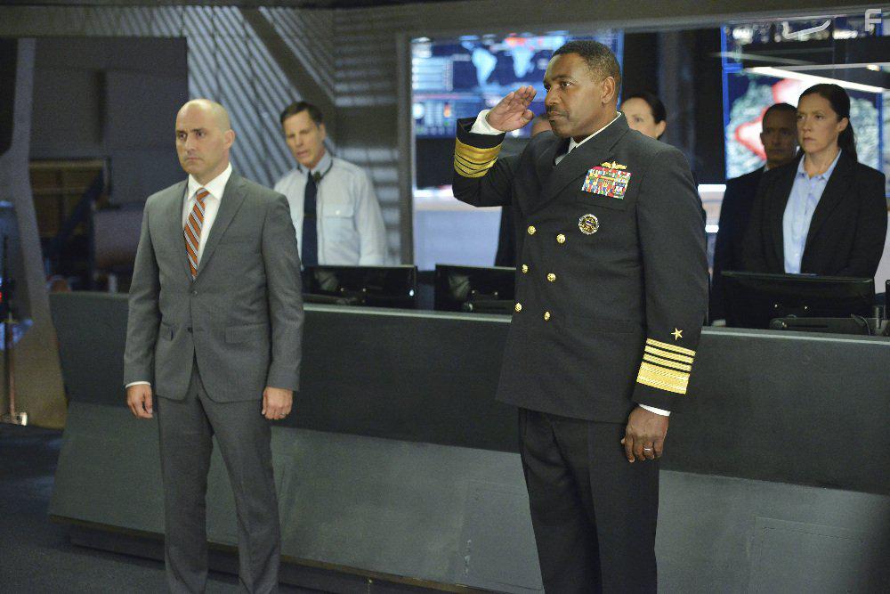 Paulino Nunes and Mykelti Williamson in Designated Survivor (2016)