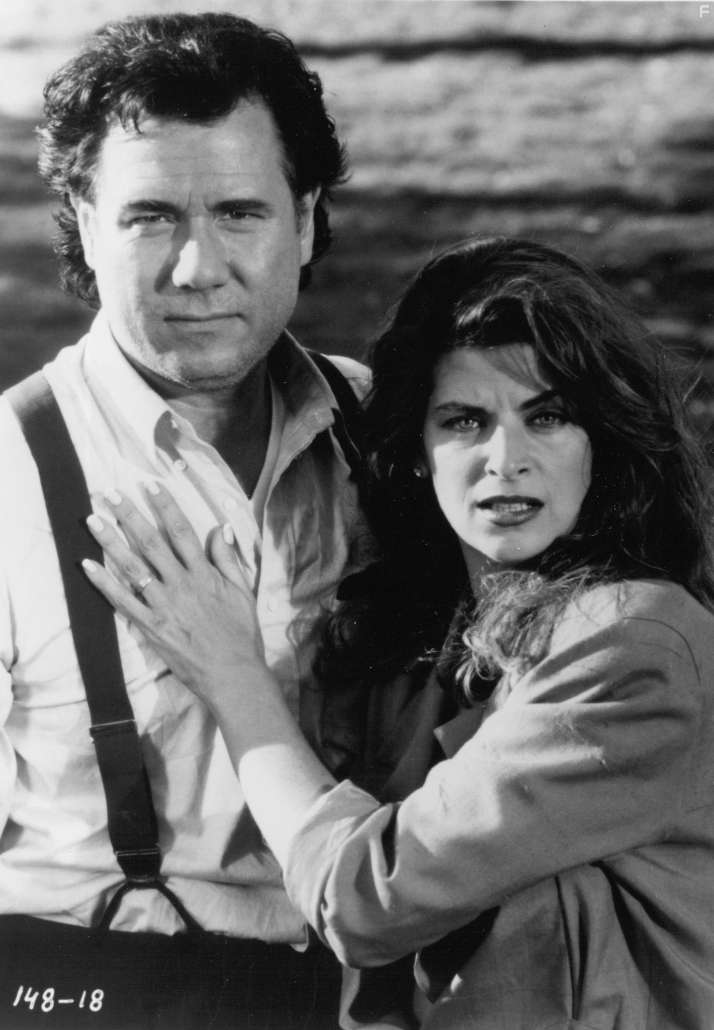 Kirstie Alley and John Larroquette in Сумасшедший дом (1990)