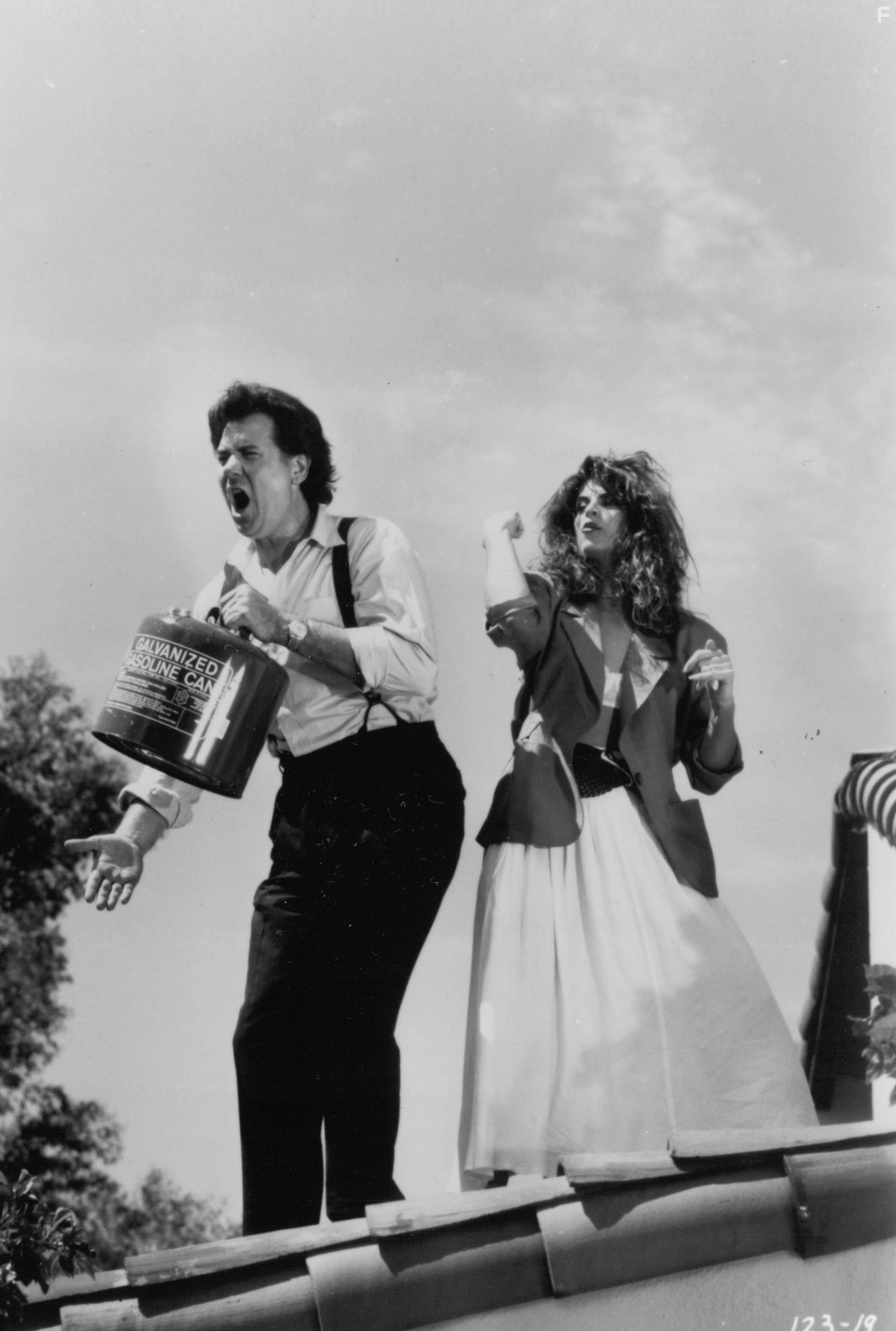 Kirstie Alley and John Larroquette in Сумасшедший дом (1990)