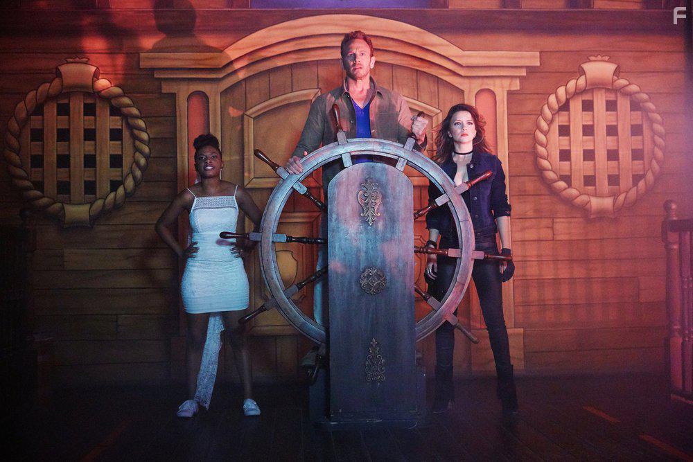 Ian Ziering, Masiela Lusha, and Imani Hakim in Sharknado 4: The 4th Awakens (2016)