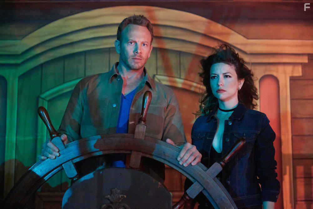Ian Ziering and Masiela Lusha in Sharknado 4: The 4th Awakens (2016)