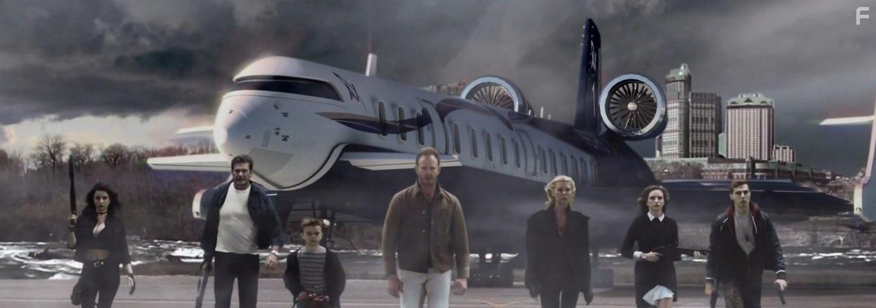 David Hasselhoff, Tara Reid, Ian Ziering, Cody Linley, Masiela Lusha, Ryan Newman, Christopher Shone, and Nicholas Shone in Sharknado 4: The 4th Awakens (2016)