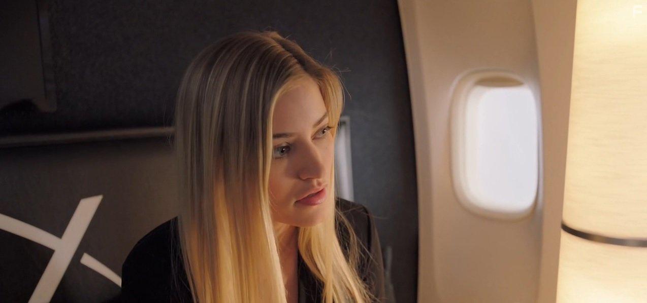 Justine Ezarik in Sharknado 4: The 4th Awakens (2016)