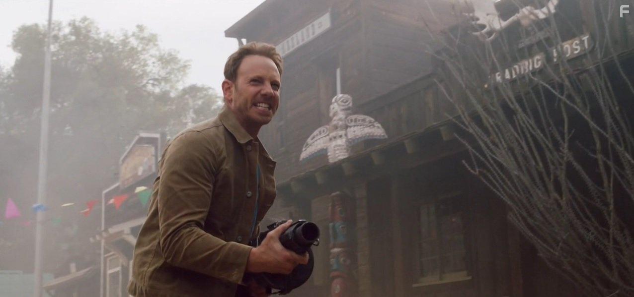 Ian Ziering in Sharknado 4: The 4th Awakens (2016)