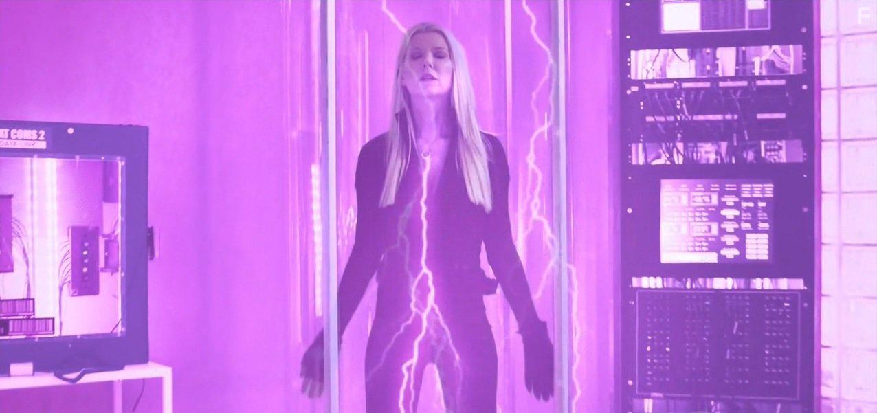 Tara Reid in Sharknado 4: The 4th Awakens (2016)