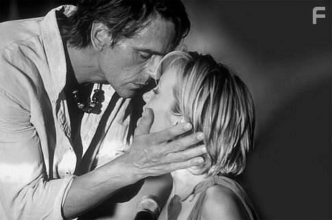 Jeremy Irons and Patricia Kaas in А теперь, дамы & господа... (2002)