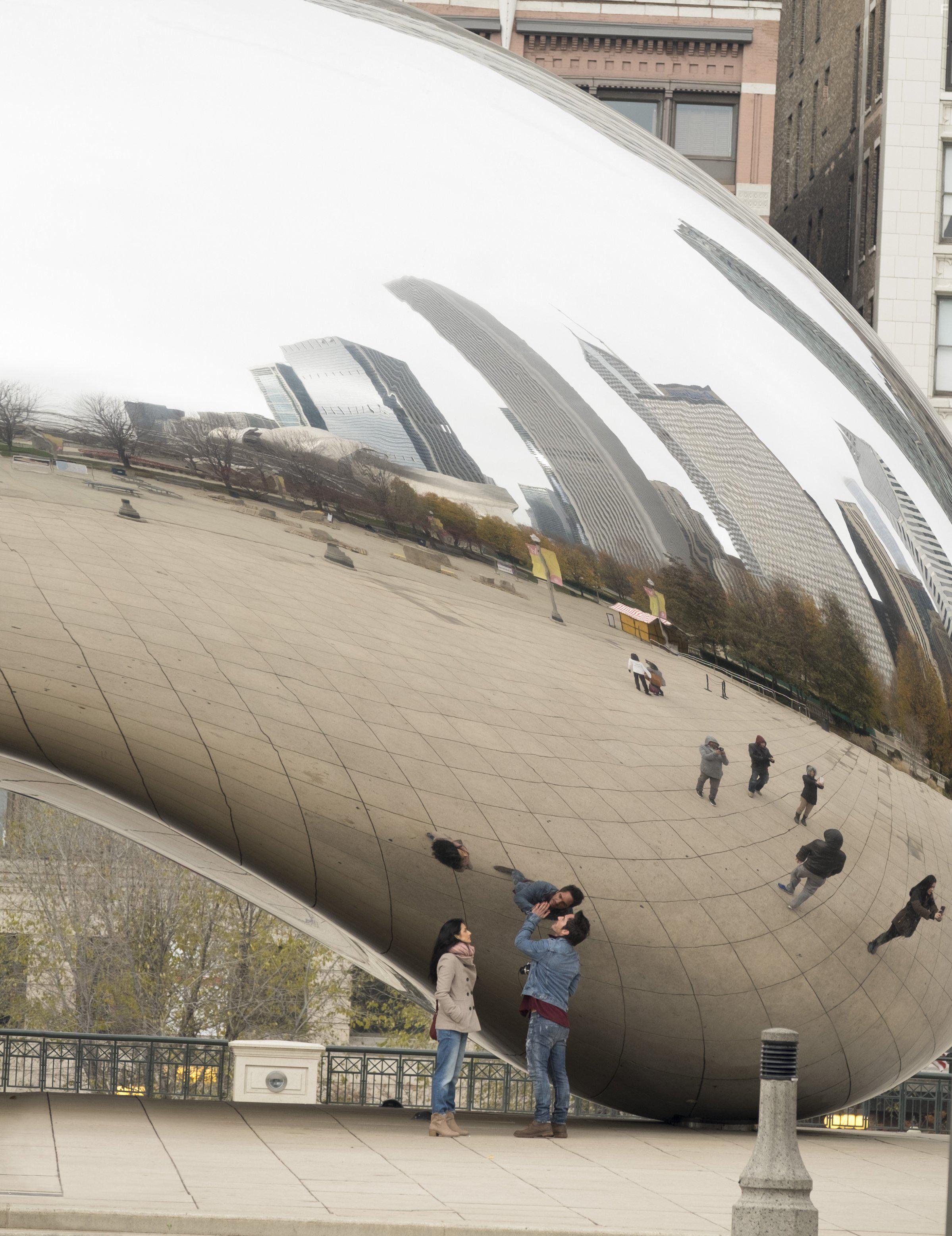 Mauricio Ochmann and Aislinn Derbez in Easy (2016)
