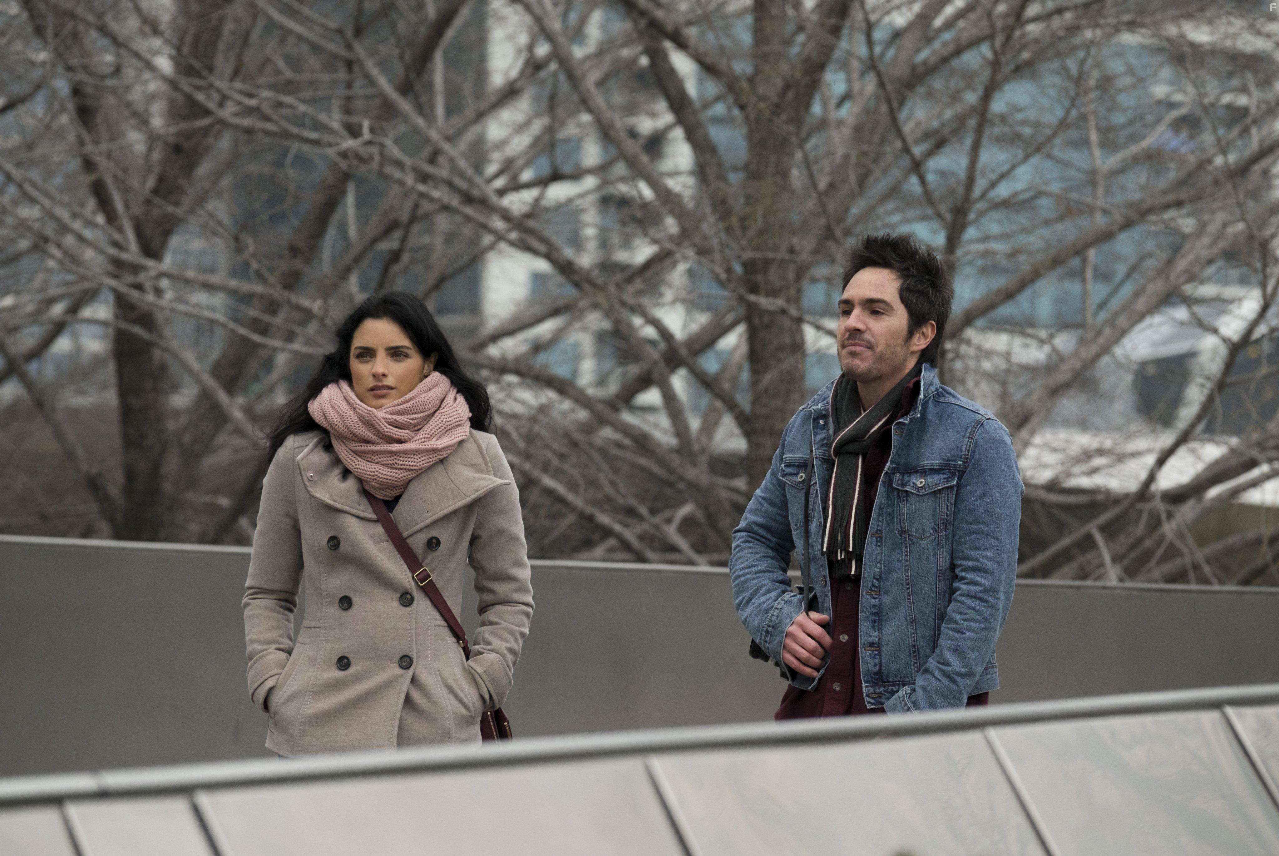 Mauricio Ochmann and Aislinn Derbez in Easy (2016)
