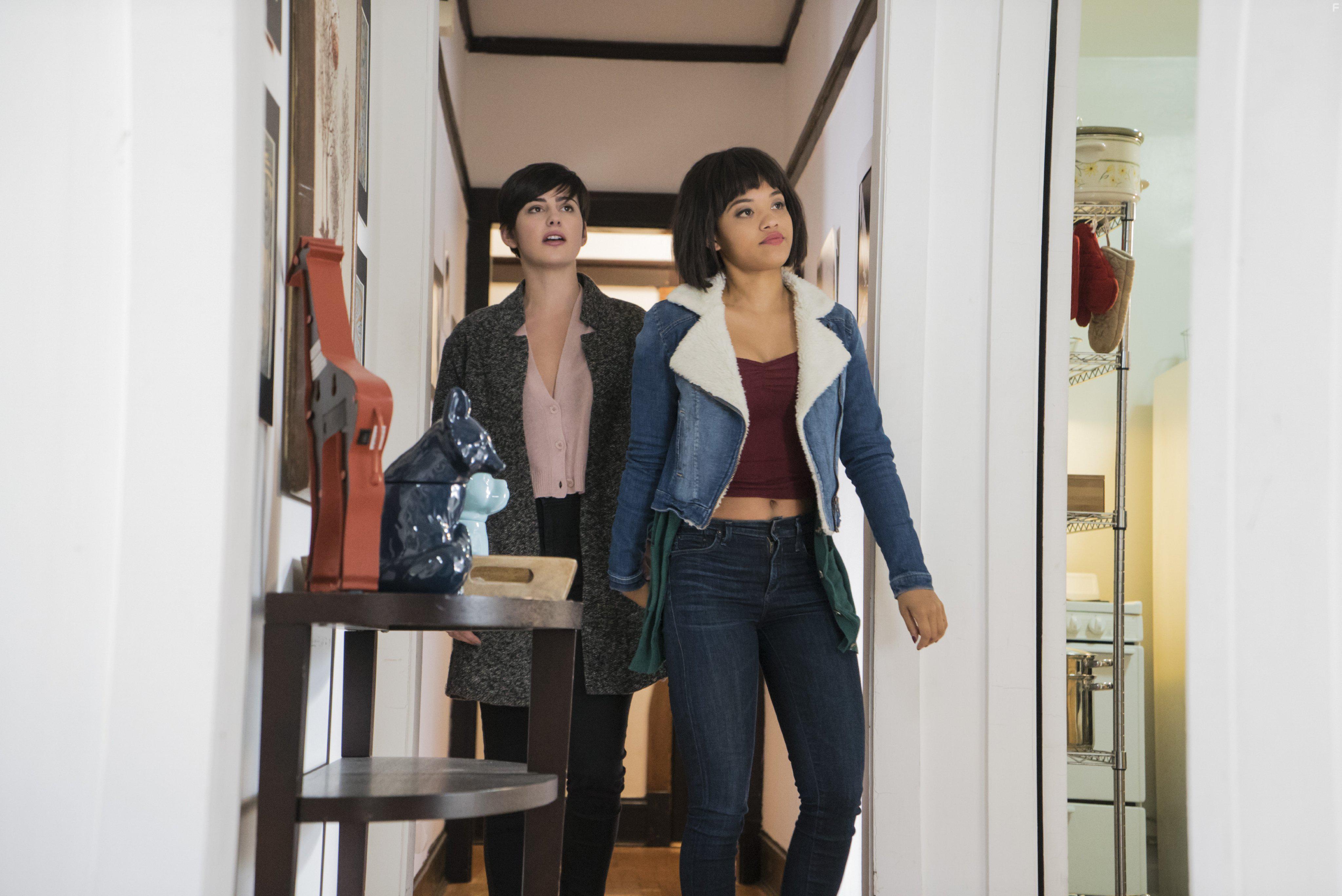 Kiersey Clemons and Jacqueline Toboni in Easy (2016)