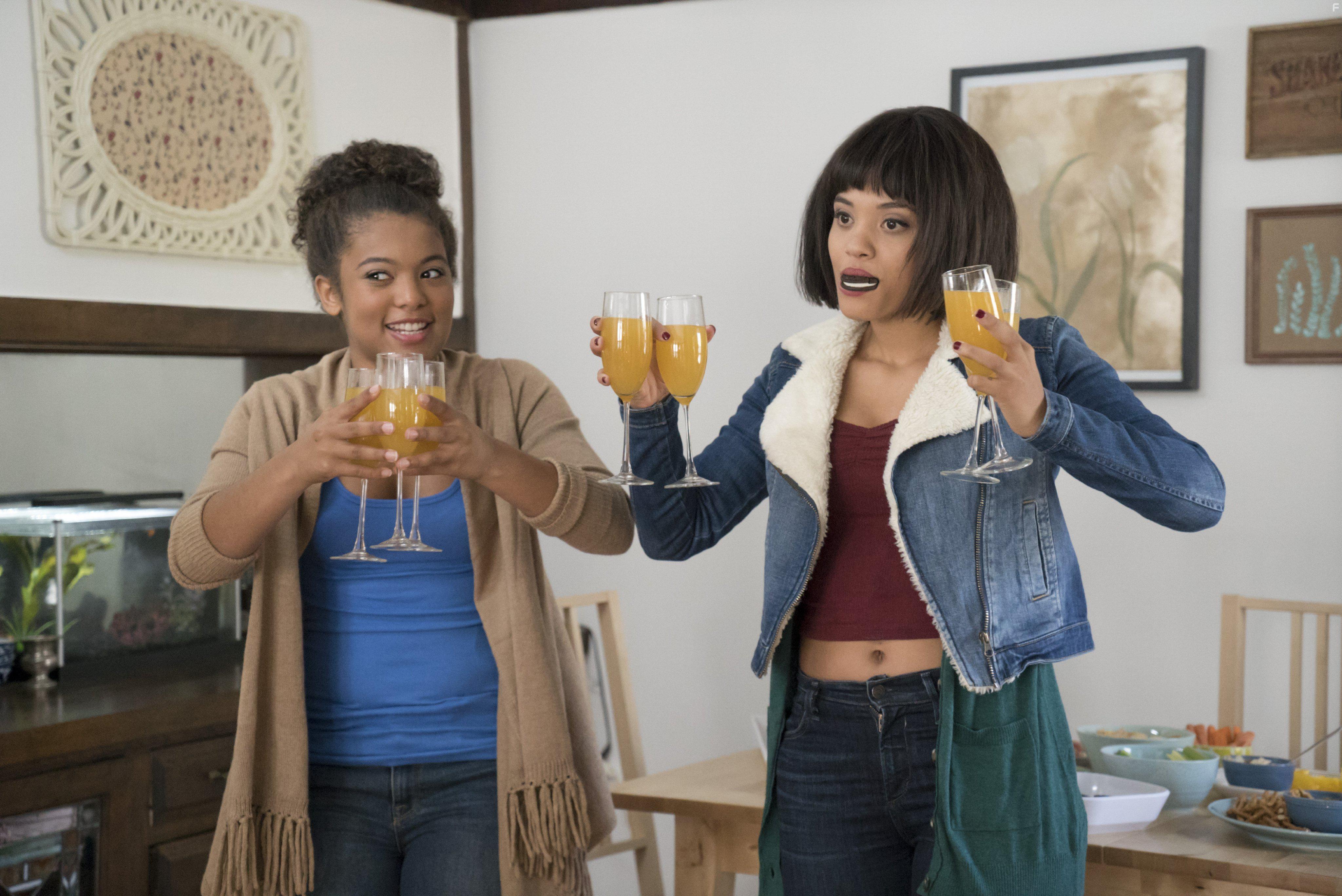 Jaz Sinclair and Kiersey Clemons in Easy (2016)