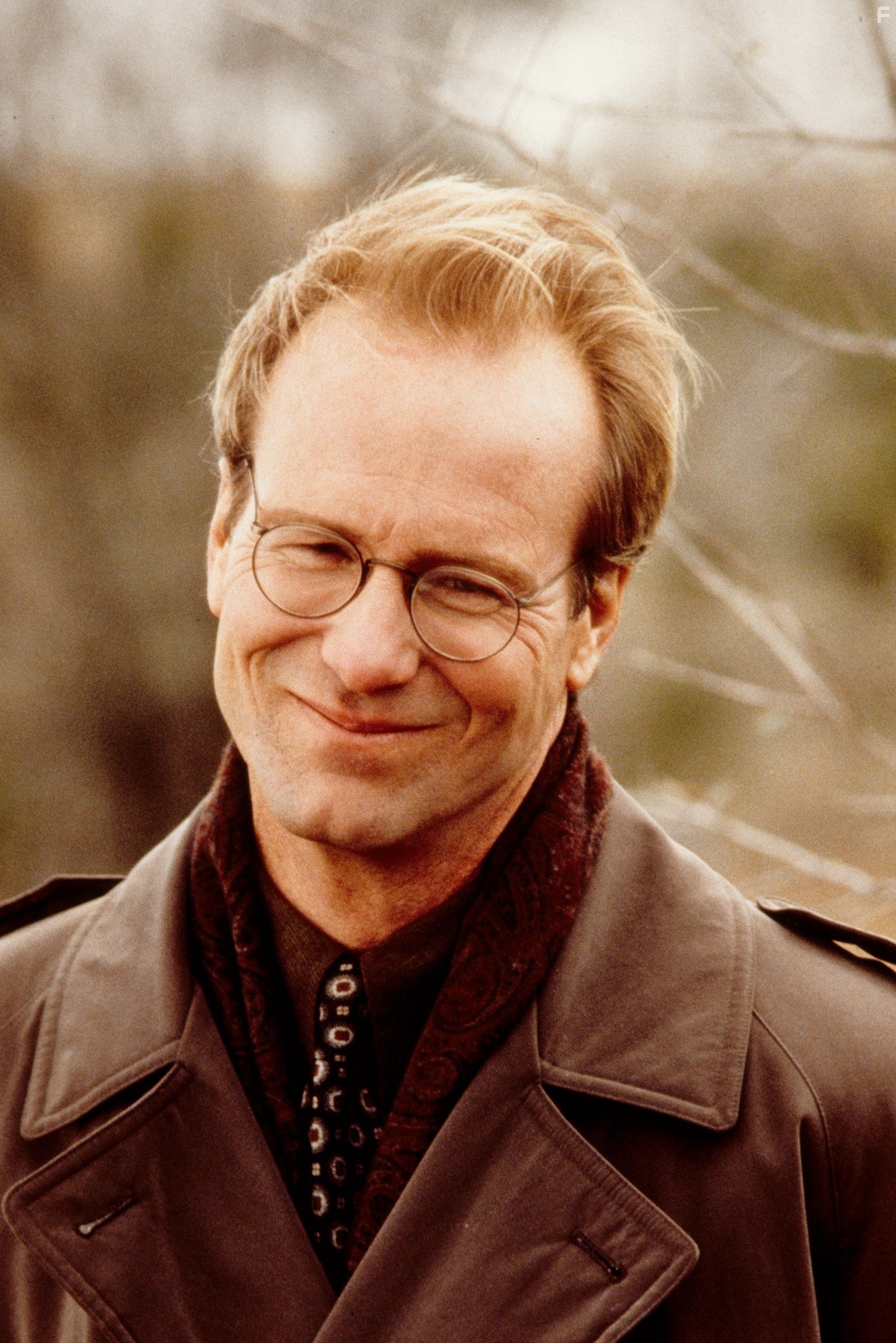 William Hurt in Майкл (1996)
