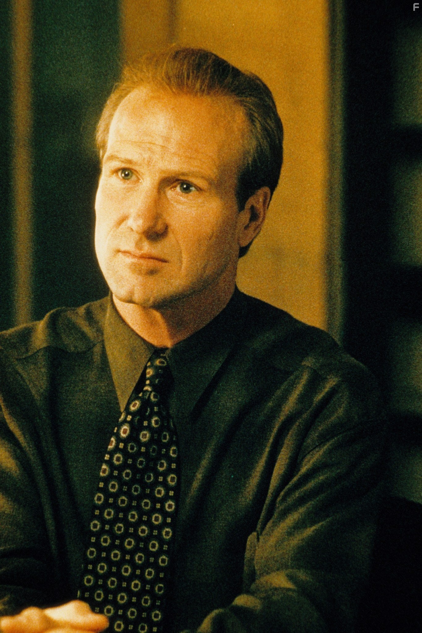William Hurt in Майкл (1996)