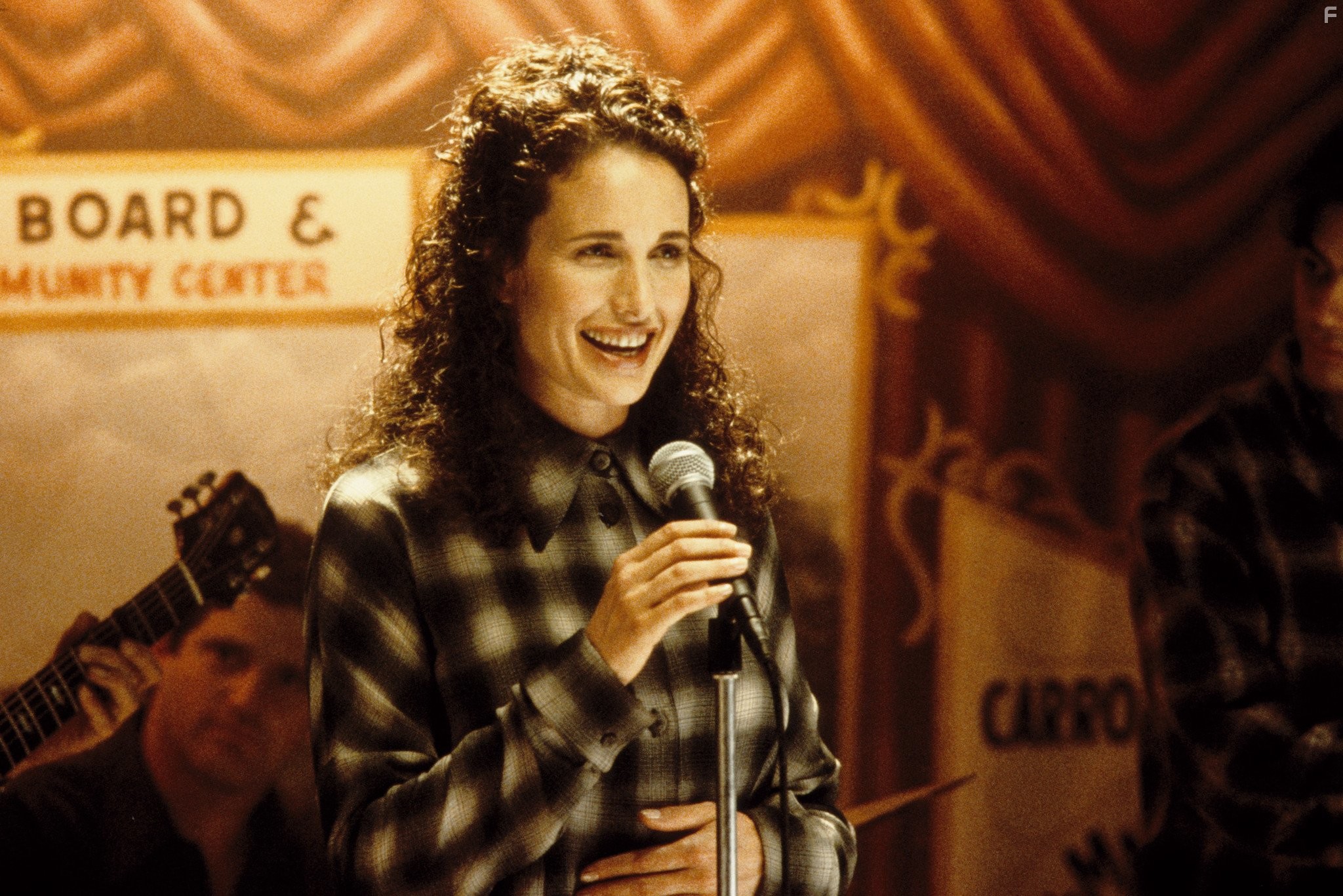 Andie MacDowell in Майкл (1996)