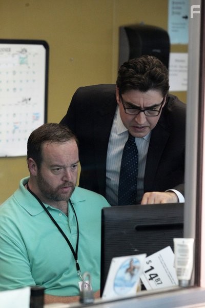 Alfred Molina and Bryan Krasner in Закон и порядок: Лос-Анджелес (2010)