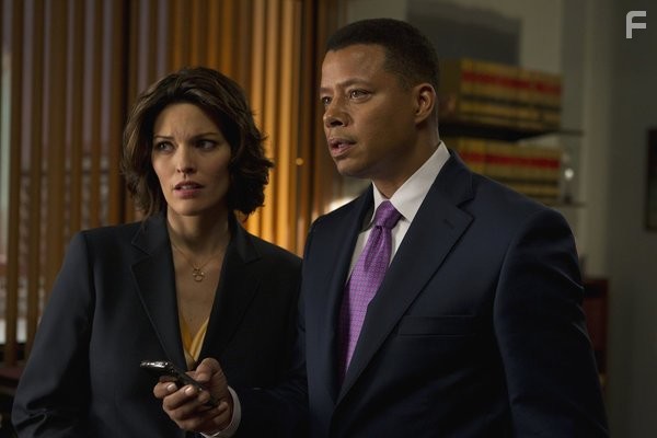 Terrence Howard and Alana De La Garza in Закон и порядок: Лос-Анджелес (2010)