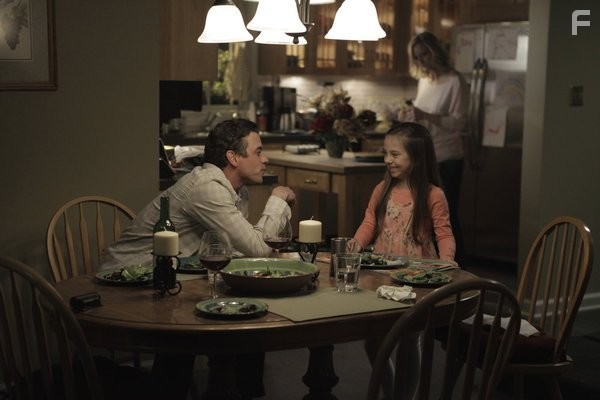 Skeet Ulrich, Teri Polo, Casey Winters, and Caitlin Carmichael in Закон и порядок: Лос-Анджелес (2010)