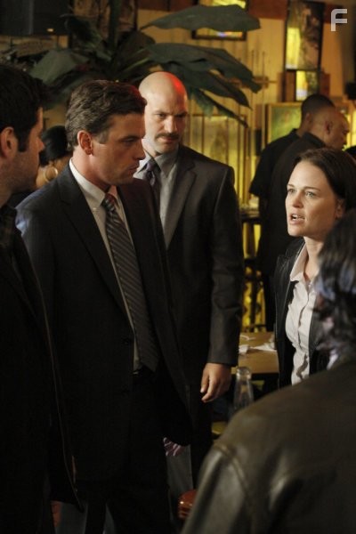 Skeet Ulrich and Corey Stoll in Закон и порядок: Лос-Анджелес (2010)