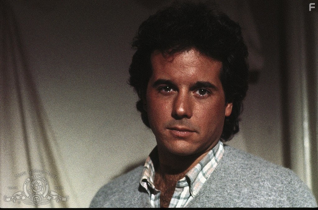Desi Arnaz Jr. in Дом длинных теней (1983)
