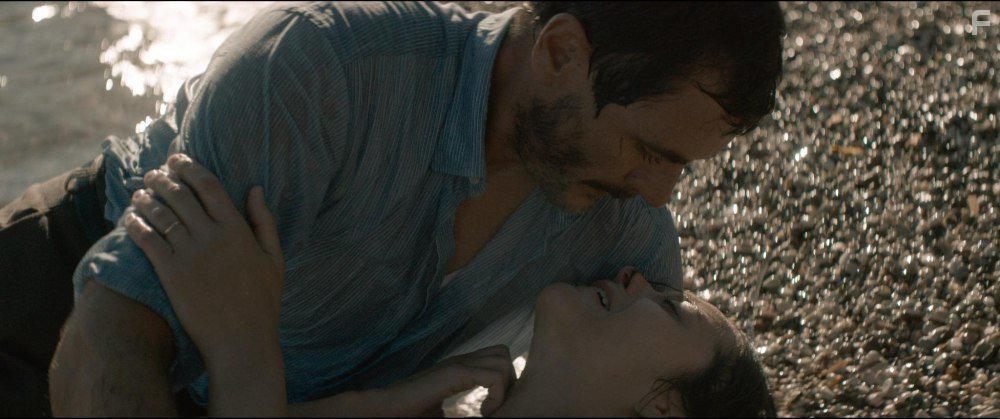 Alex Brendemhl and Marion Cotillard in Mal de pierres (2016)