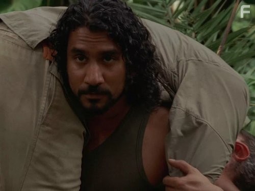 Naveen Andrews in Остаться в живых (2004)