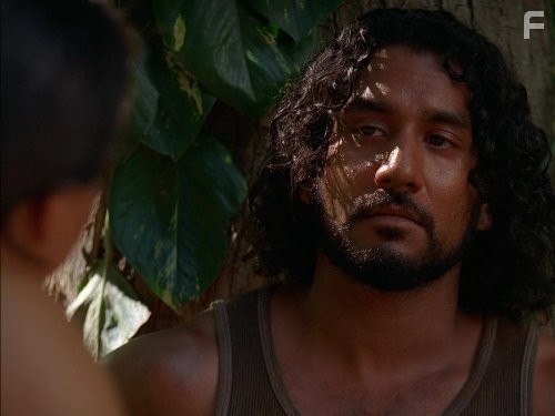 Naveen Andrews in Остаться в живых (2004)