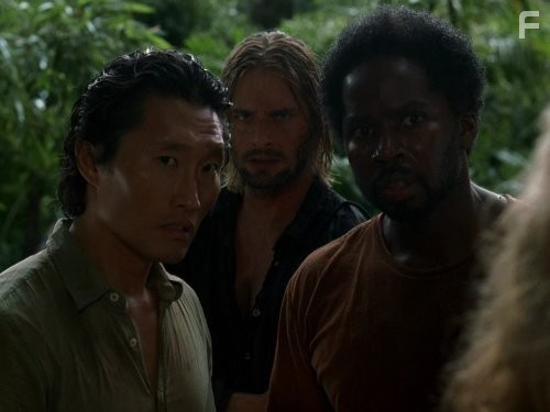 Daniel Dae Kim, Josh Holloway, and Harold Perrineau in Остаться в живых (2004)