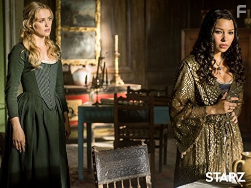 Jessica Parker Kennedy and Hannah New in Чёрные Паруса (2014)