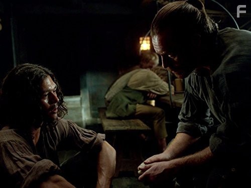 Toby Stephens and Luke Arnold in Чёрные Паруса (2014)