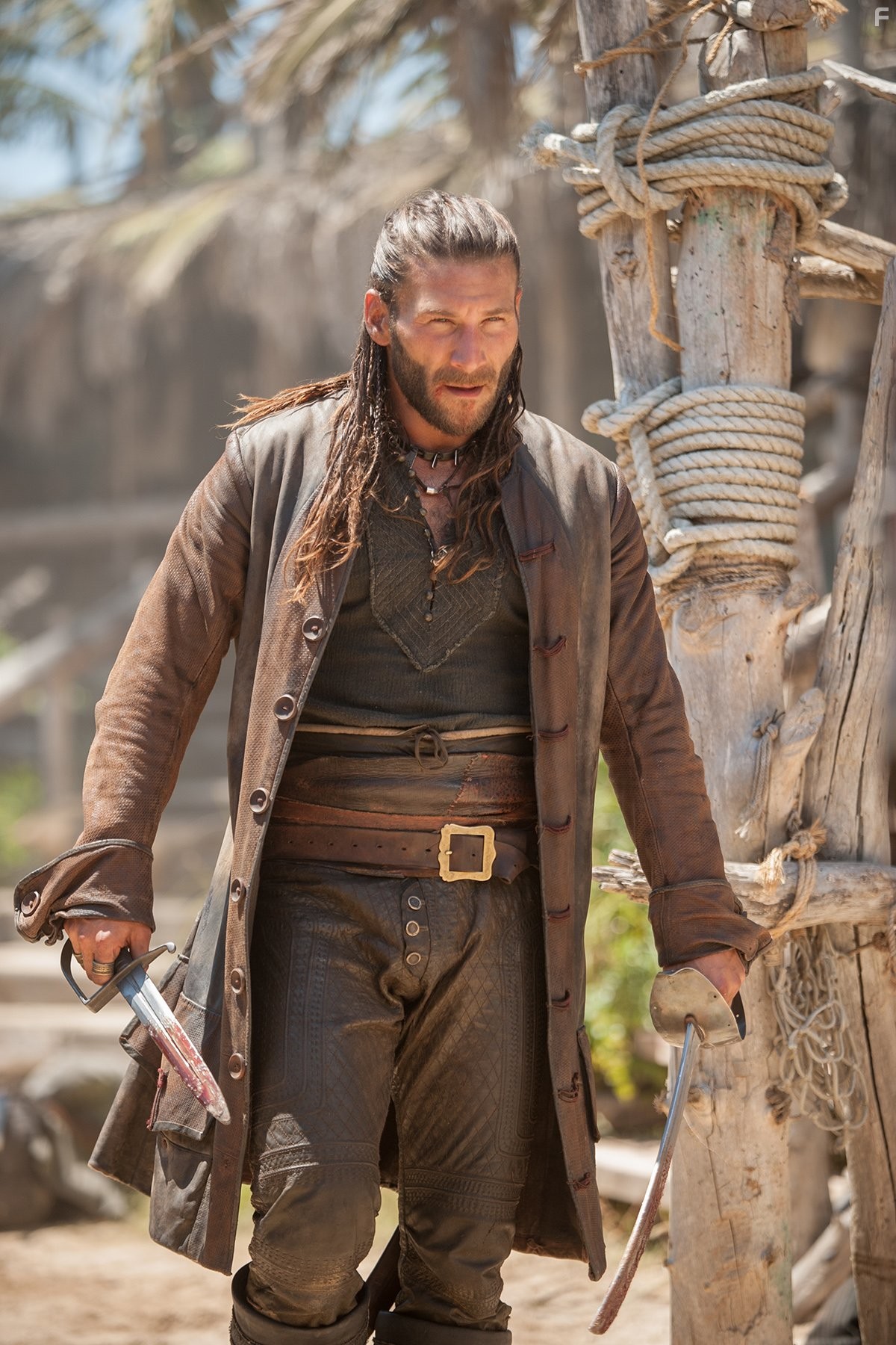 Zach McGowan in Чёрные Паруса (2014)